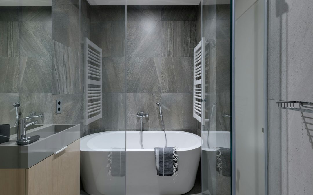 Addressing Seal Failures in Bathtub Glass Doors