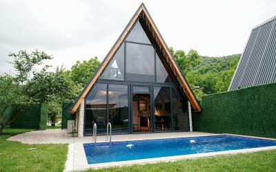 Weather-Resistant Custom Glass Options for Fall and Winter